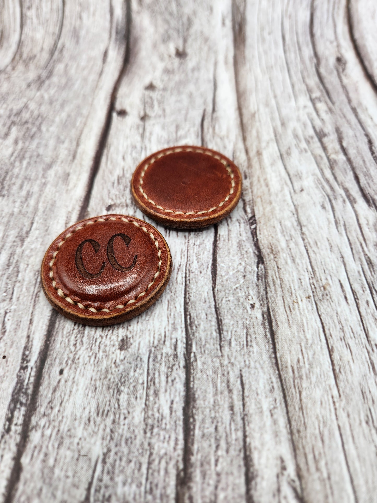 Personalized Leather Magnetic Golf Ball Marker – Custom Engraved Full Grain Leather – Handmade Golf Gift for Him or Dad