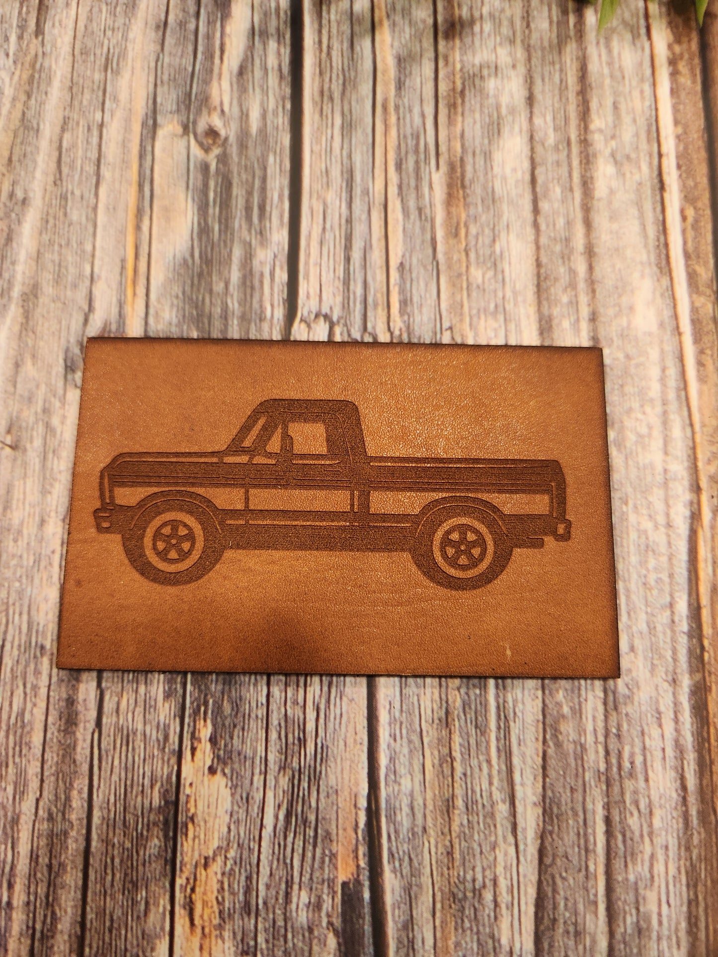 Handcrafted Full-Grain American Leather Pint Glass Sleeve | Includes 16oz Glass | Custom Laser Engraved | Heirloom Quality Barware